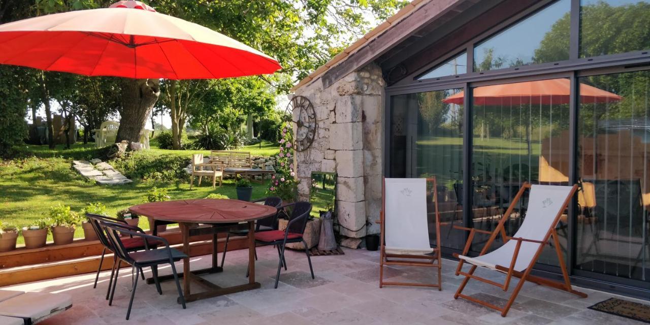 Gite De La Petite Vallee Saint-Savinien Exterior foto